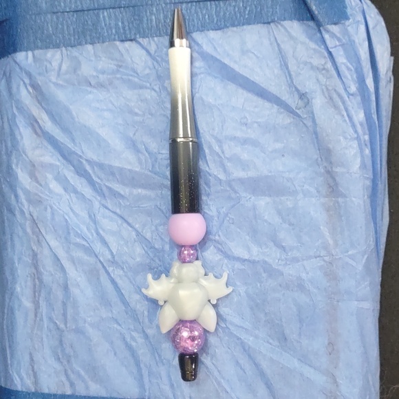 HANDMADE CUTE BAT THEMED BEADED PEN BAT IS SILICONE REMOVAL TOPPER - Picture 4 of 5